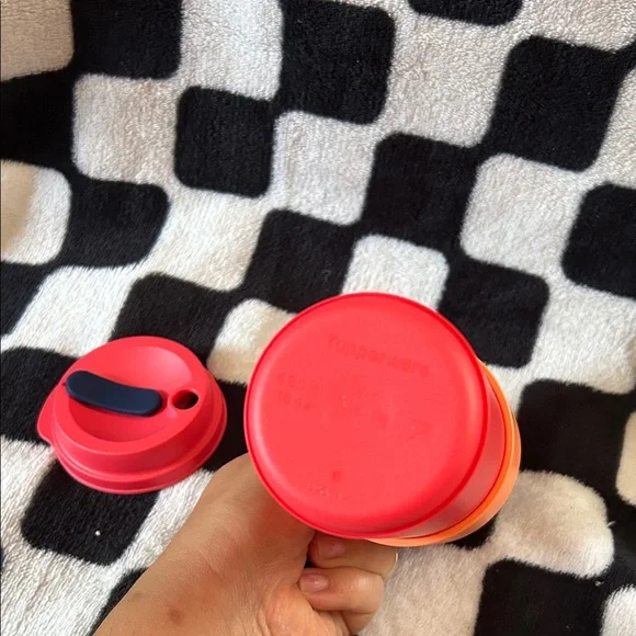 🥤(2/$5)Tupperware Red and Orange Travel Mug - Picture 3 of 3